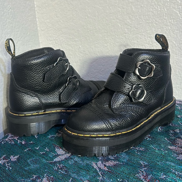 Size 8 Women Doc Martens Flower Buckle - Picture 4 of 4